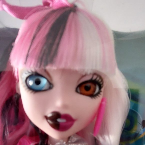 BRATZILLAZ CLOETTA SPELLETTA - Picture 3 of 5